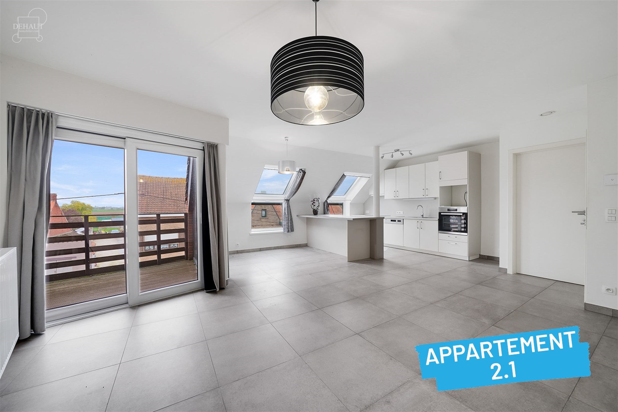 Superbe immeuble de rapport construit en 2018 comprenant 4 appartements répartis sur 3 niveaux, 5 garages, 5 cavettes et un parking privé. Chaque ap...