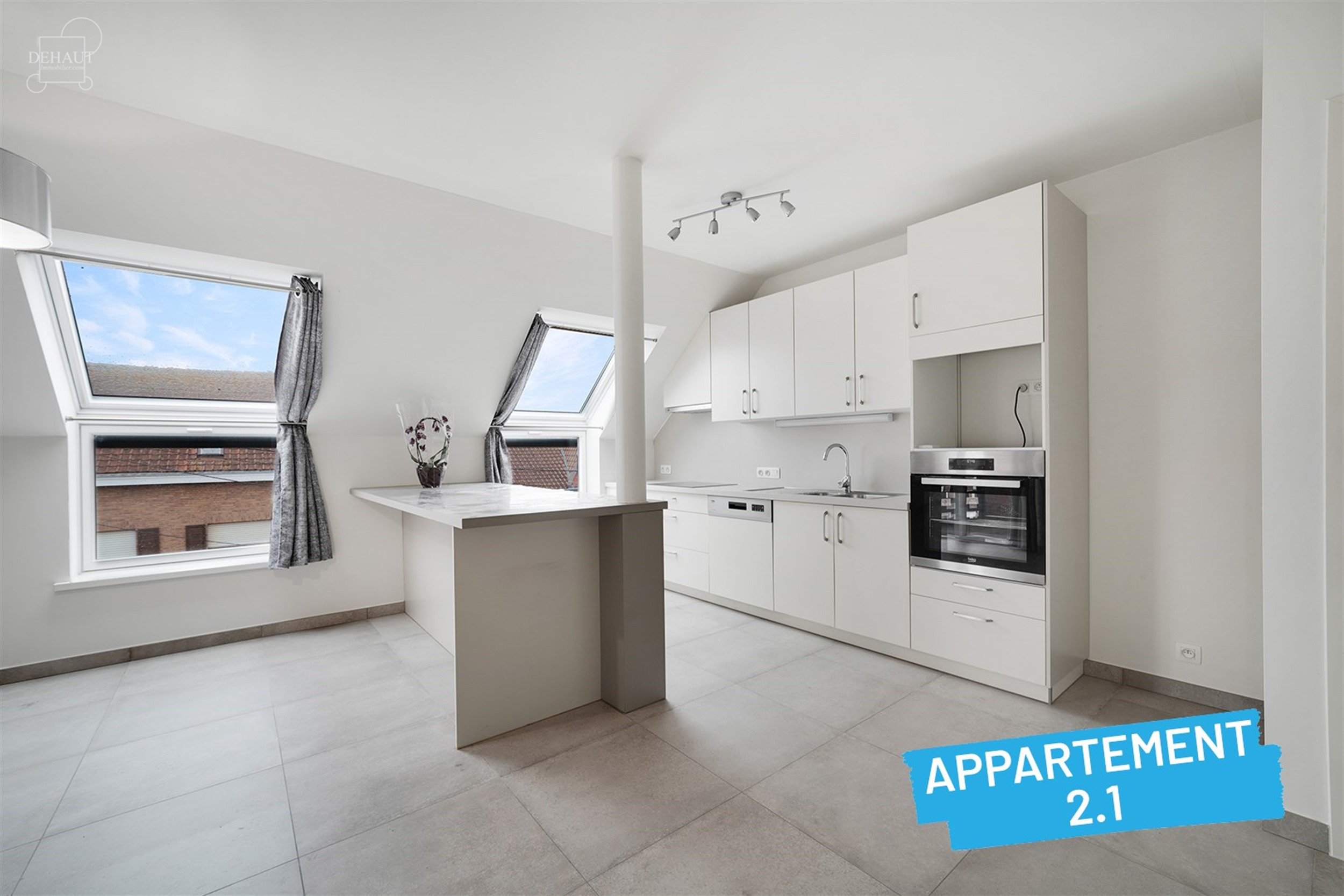 Superbe immeuble de rapport construit en 2018 comprenant 4 appartements répartis sur 3 niveaux, 5 garages, 5 cavettes et un parking privé. Chaque ap...