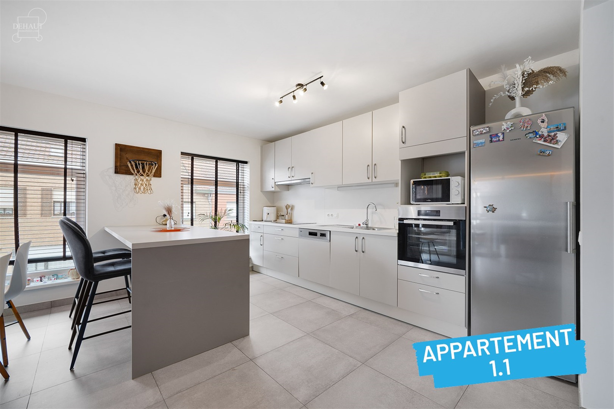 Superbe immeuble de rapport construit en 2018 comprenant 4 appartements répartis sur 3 niveaux, 5 garages, 5 cavettes et un parking privé. Chaque ap...