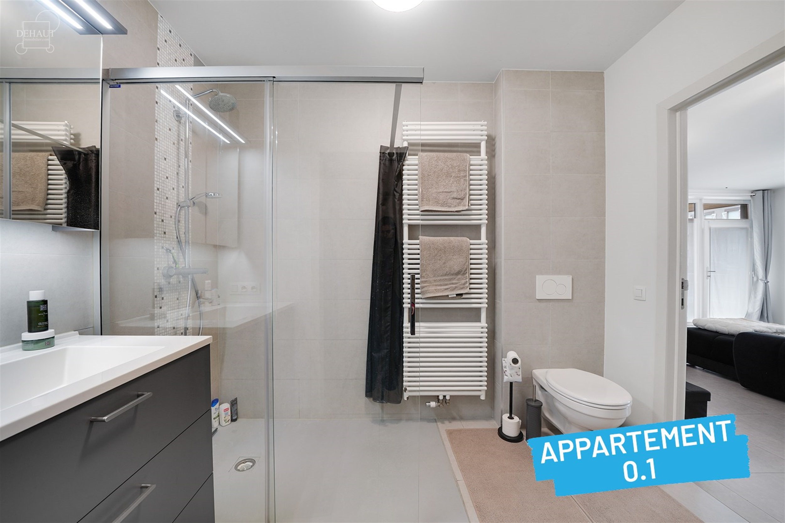 Superbe immeuble de rapport construit en 2018 comprenant 4 appartements répartis sur 3 niveaux, 5 garages, 5 cavettes et un parking privé. Chaque ap...