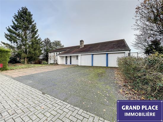 Villa de 700m² à rénover ou pour un projet immobilier!