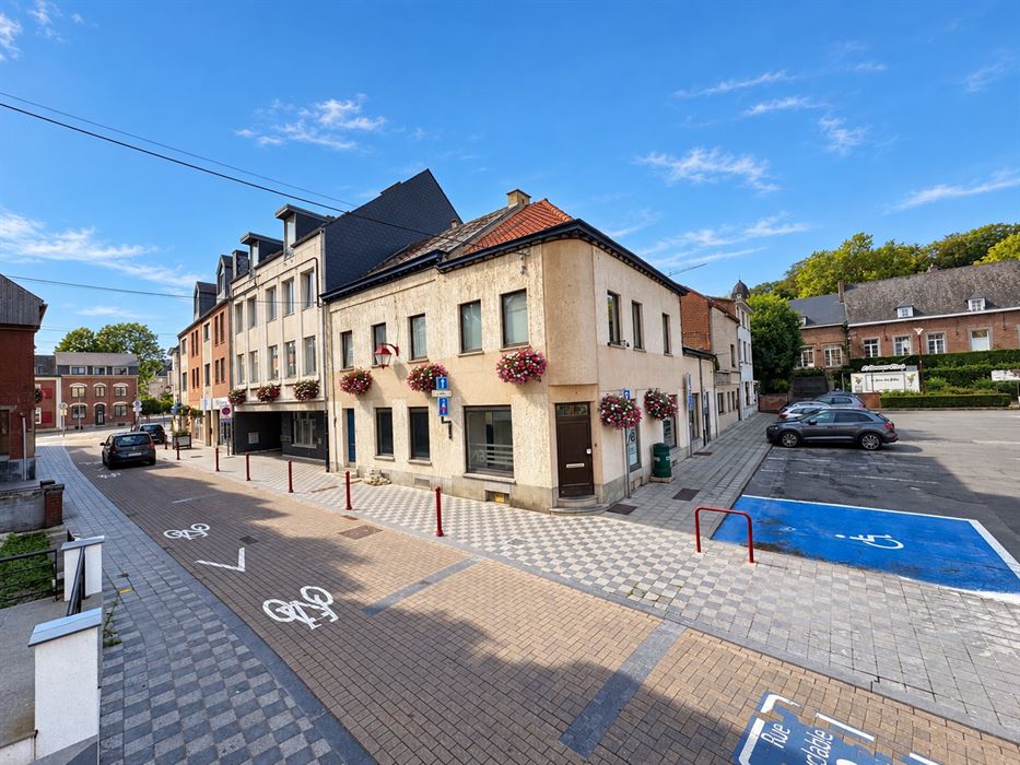 OTTIGNIES – REZ COMMERCIAL OU BUREAUX DE ±137 M² AVEC CAVES DE ±110 M²