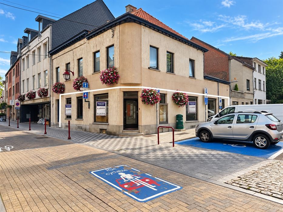 OTTIGNIES – REZ COMMERCIAL OU BUREAUX DE ±137 M² AVEC CAVES DE ±110 M²