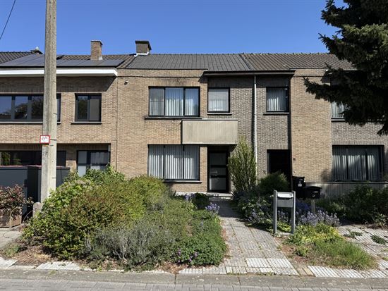Gesloten bebouwing met garage