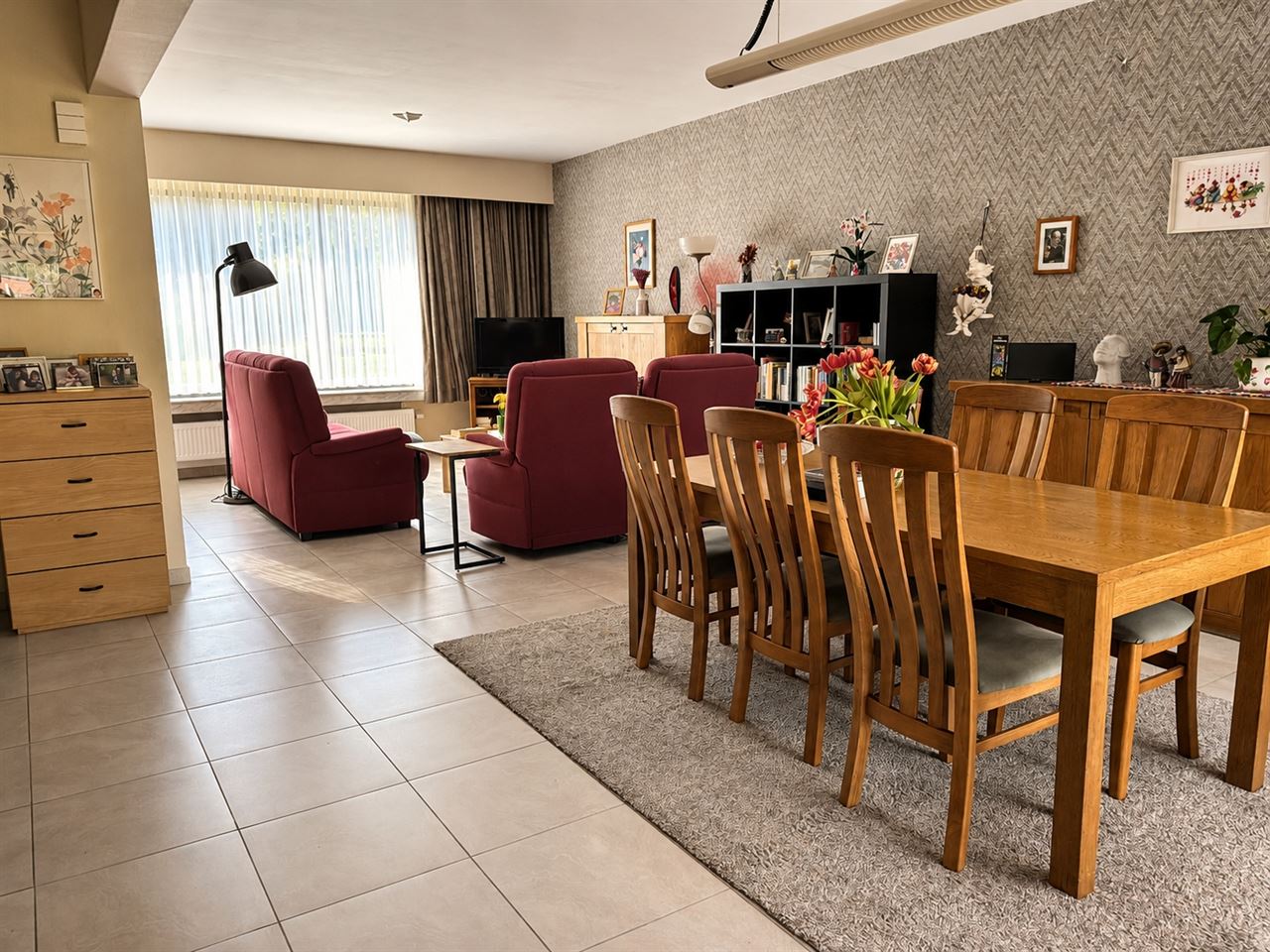 Gesloten bebouwing met garage