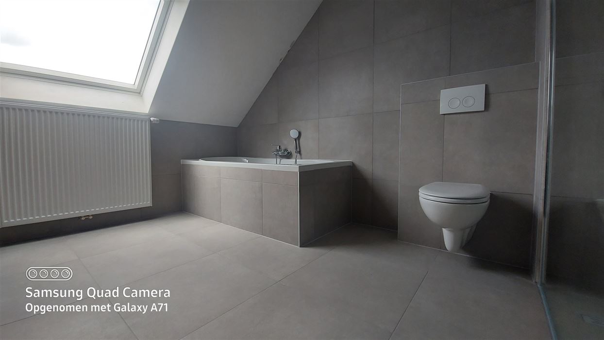 Ruimen NB bel-etage met 4 slp en inpandige garage