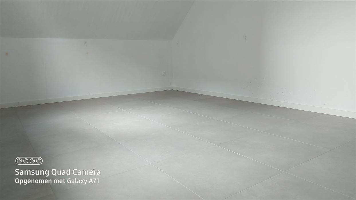 Ruimen NB bel-etage met 4 slp en inpandige garage