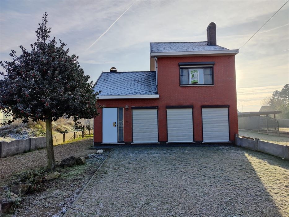 woning met twee slaapkamers en garage