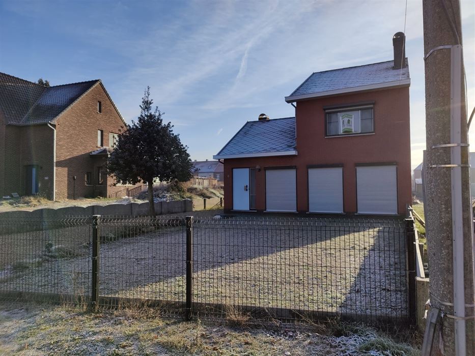 woning met twee slaapkamers en garage