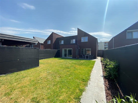 Halfopen bebouwing met tuin