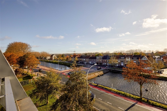 Instapklaar appartement met zicht op de Damse Vaart