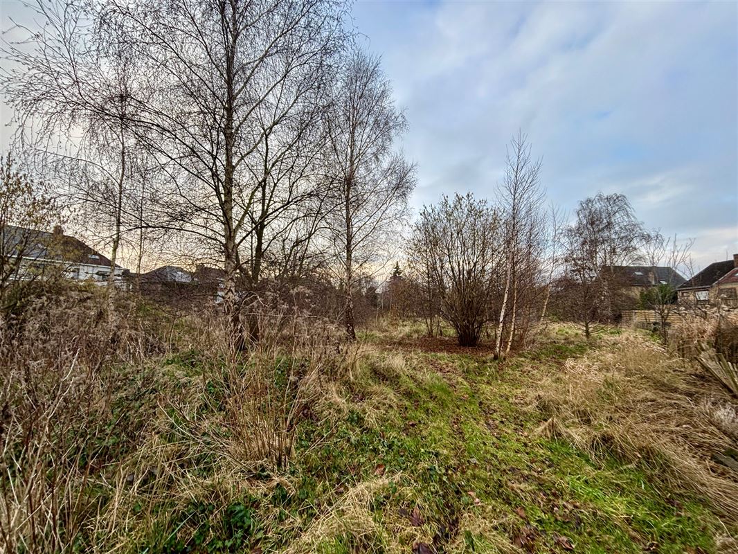 RUIME TE RENOVEREN WONING MET UITZONDERLIJKE TUIN EN VERGUND BIJHUIS OP CA. 4.410 M² TE SINT-KRUIS