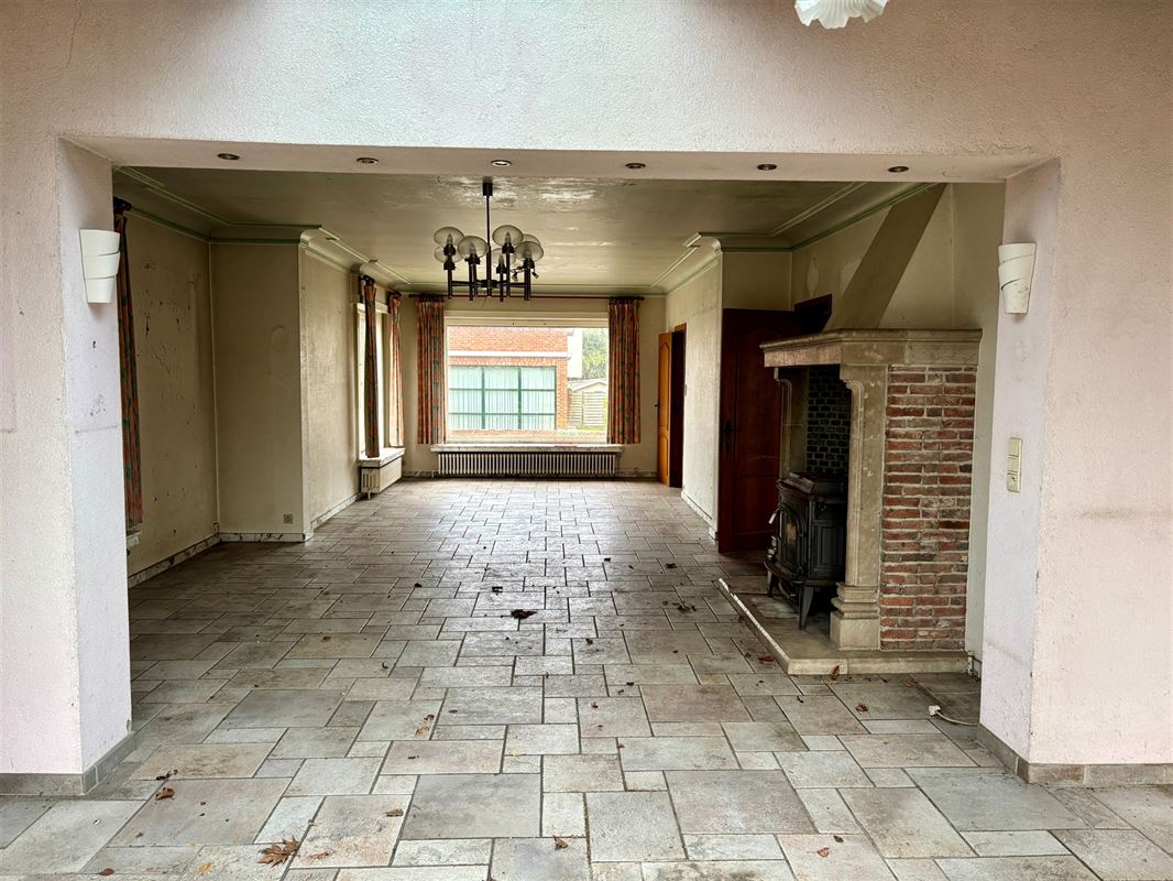 RUIME TE RENOVEREN WONING MET UITZONDERLIJKE TUIN EN VERGUND BIJHUIS OP CA. 4.410 M² TE SINT-KRUIS