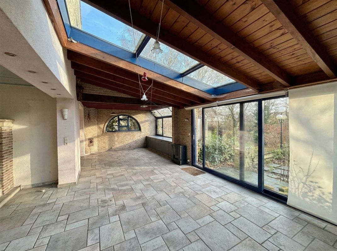 RUIME TE RENOVEREN WONING MET UITZONDERLIJKE TUIN EN VERGUND BIJHUIS OP CA. 4.410 M² TE SINT-KRUIS