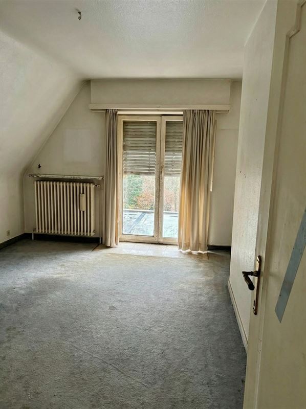 RUIME TE RENOVEREN WONING MET UITZONDERLIJKE TUIN EN VERGUND BIJHUIS OP CA. 4.410 M² TE SINT-KRUIS