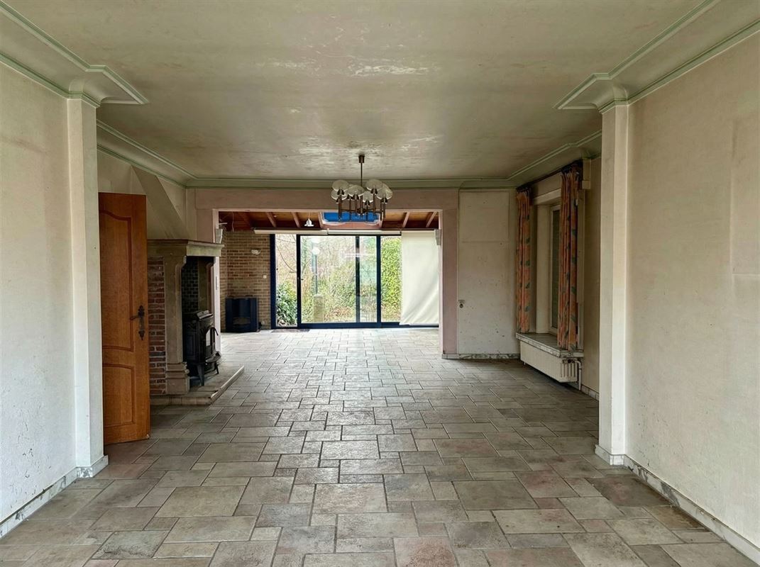 RUIME TE RENOVEREN WONING MET UITZONDERLIJKE TUIN EN VERGUND BIJHUIS OP CA. 4.410 M² TE SINT-KRUIS