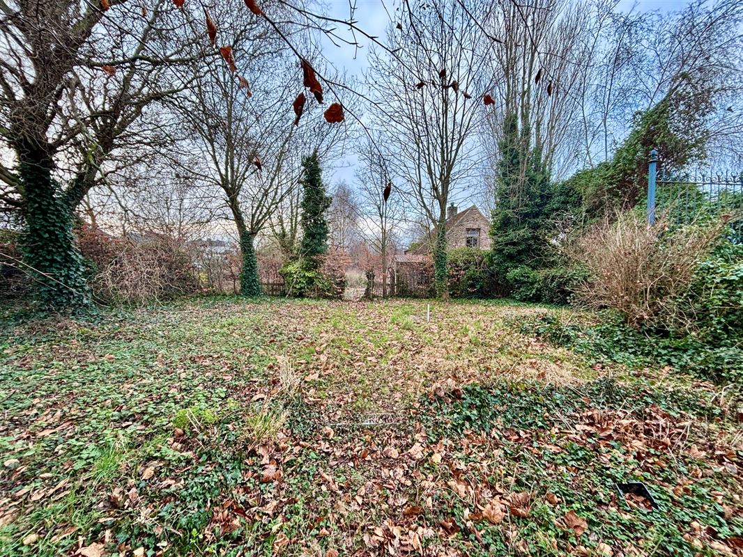 RUIME TE RENOVEREN WONING MET UITZONDERLIJKE TUIN EN VERGUND BIJHUIS OP CA. 4.410 M² TE SINT-KRUIS