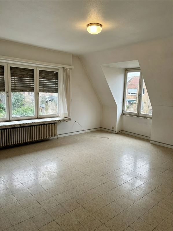 RUIME TE RENOVEREN WONING MET UITZONDERLIJKE TUIN EN VERGUND BIJHUIS OP CA. 4.410 M² TE SINT-KRUIS