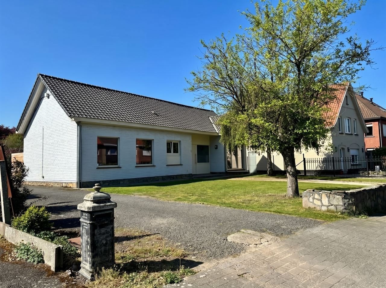 Gelijkvloerse villa met tuin en garage