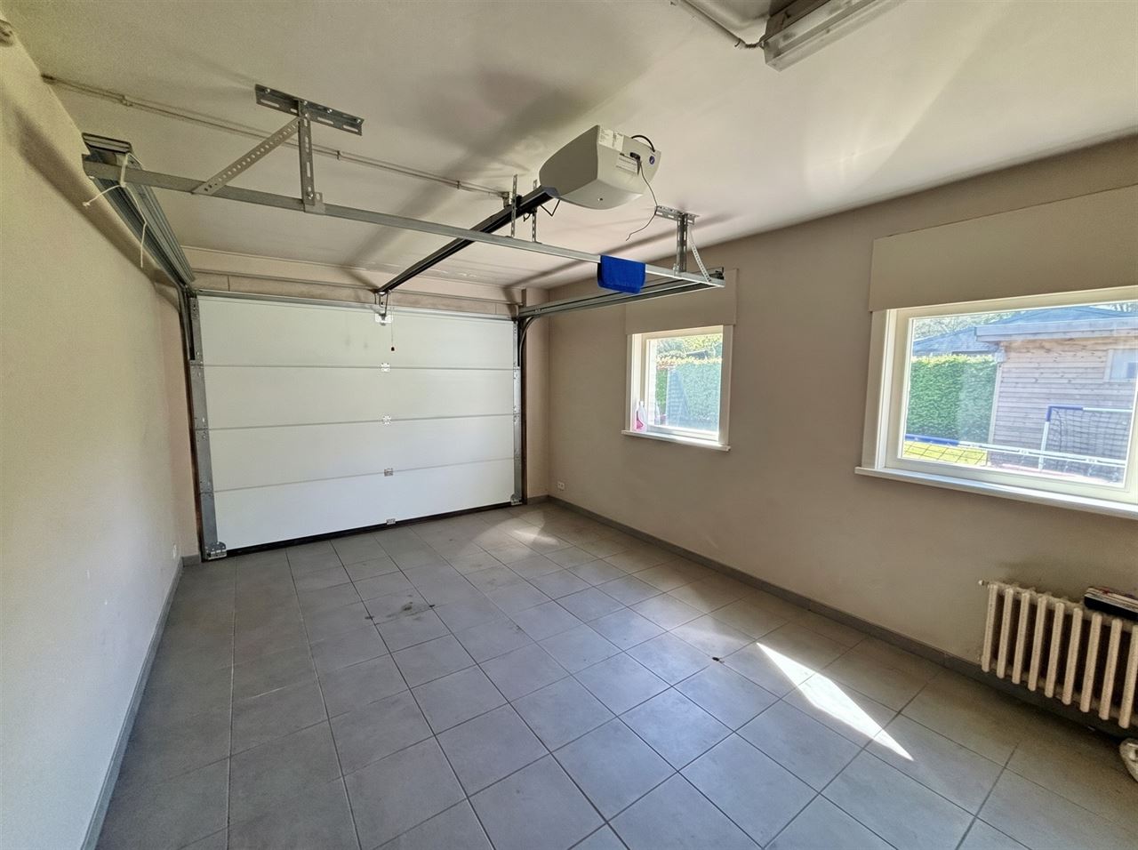 Gelijkvloerse villa met tuin en garage