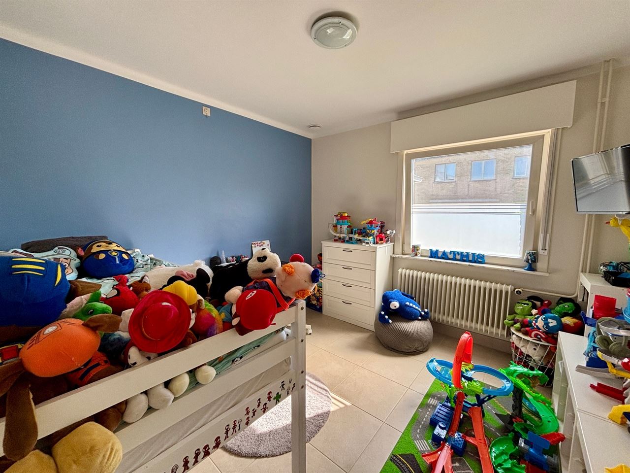 Gelijkvloerse villa met tuin en garage