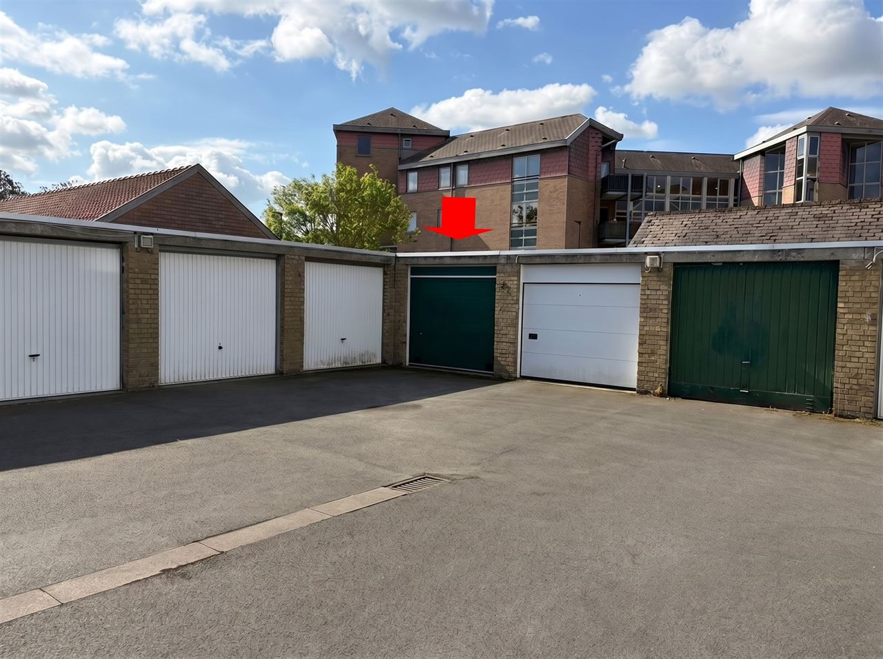 Ruime garagebox (+/-50 m2)