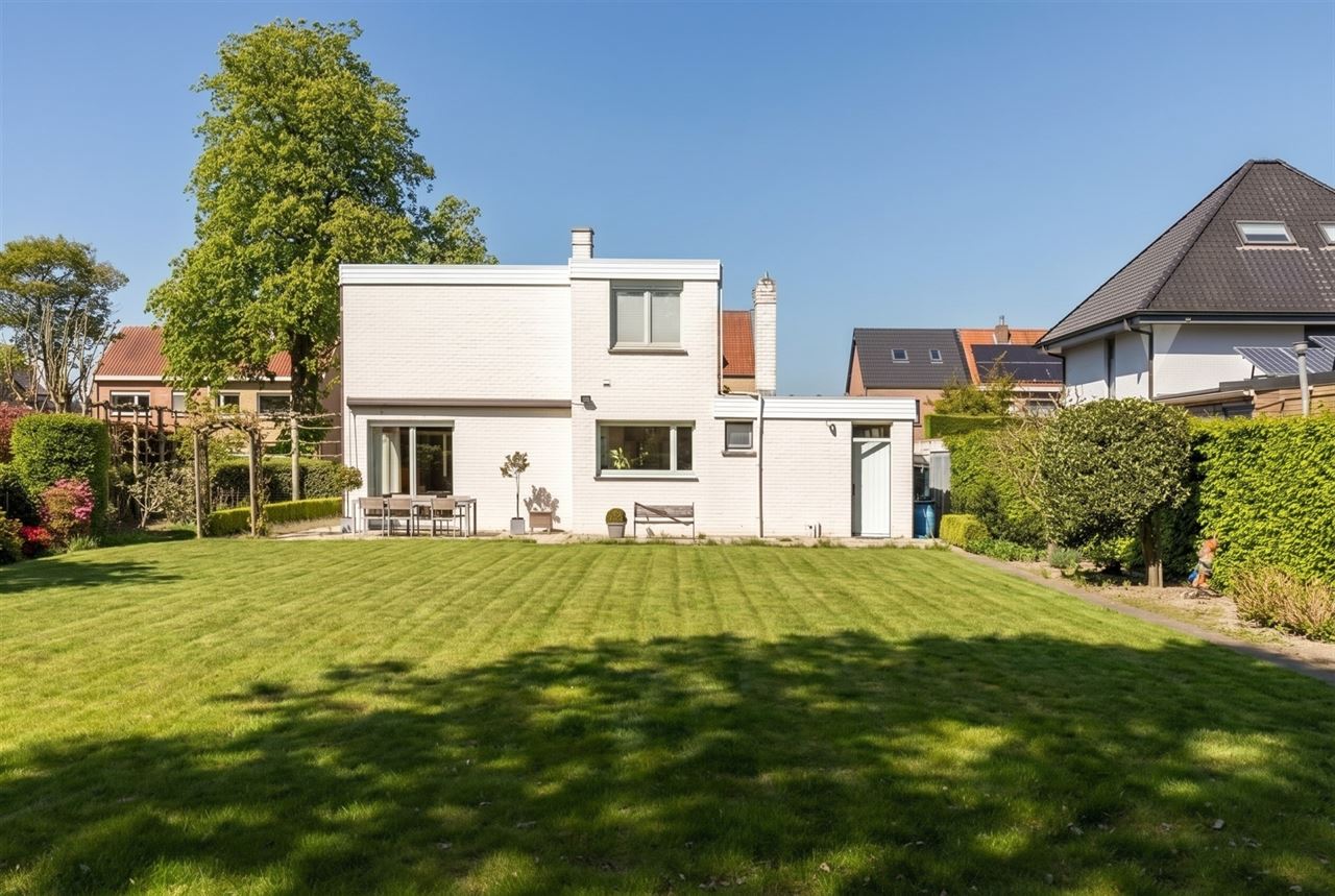 Tijdloze villa met ruime tuin