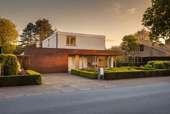 Tijdloze villa met ruime tuin