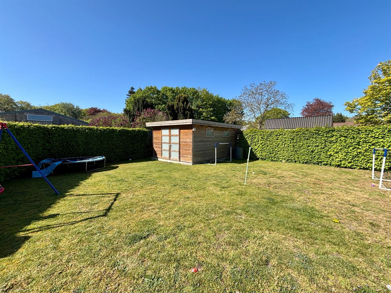 Gelijkvloerse villa met tuin en garage