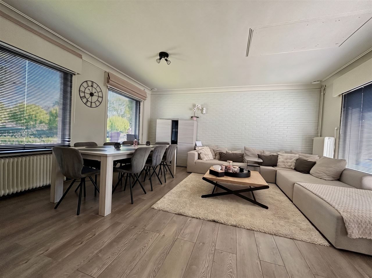 Gelijkvloerse villa met tuin en garage