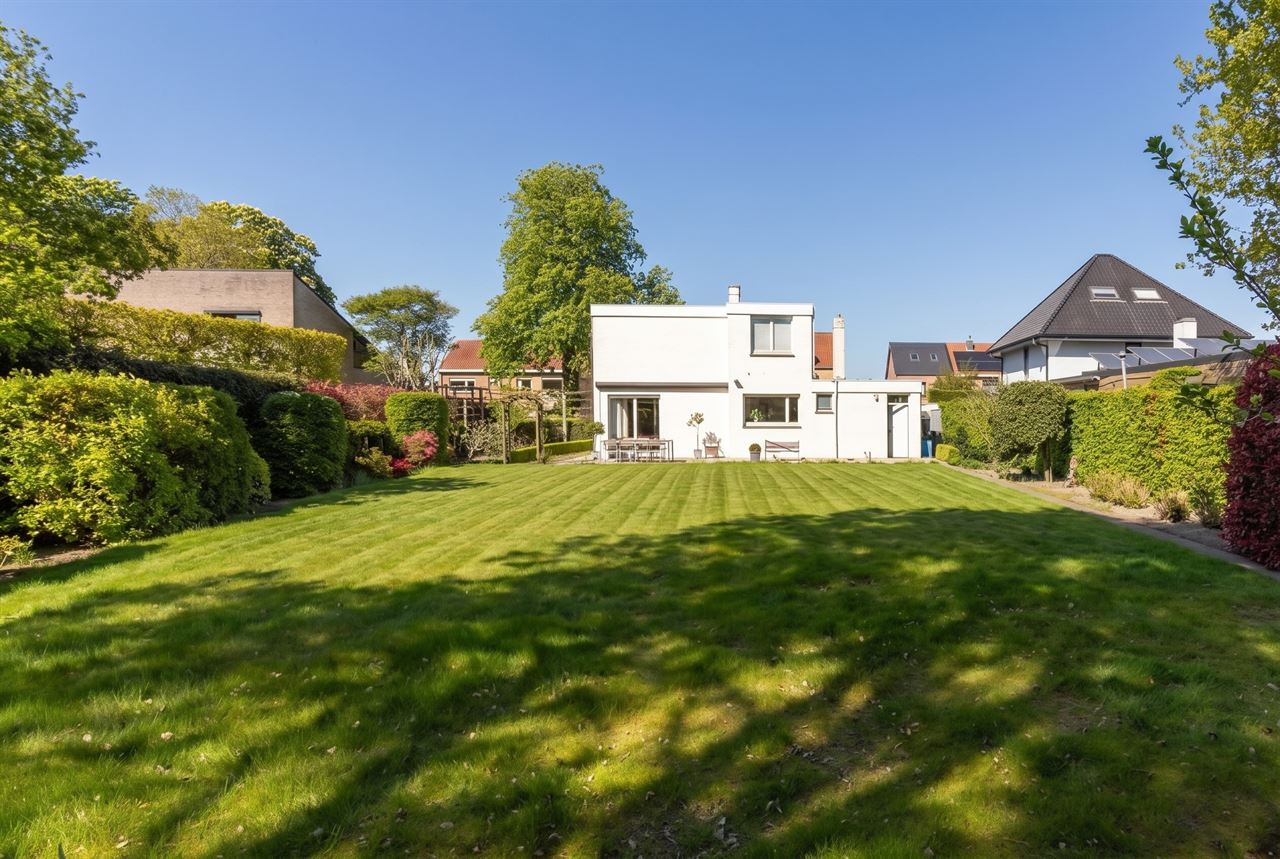 Tijdloze villa met ruime tuin