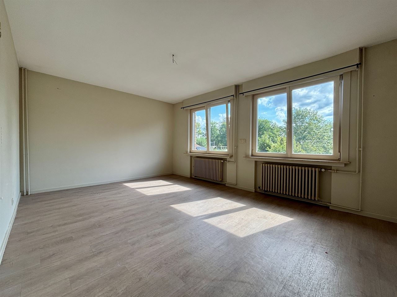 Instapklare rijwoning met 3 slaapkamers, tuin en garage