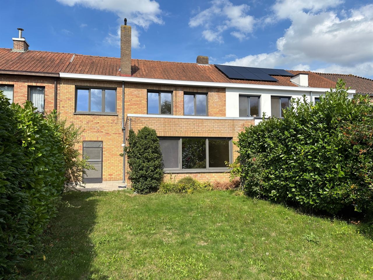 Instapklare rijwoning met 3 slaapkamers, tuin en garage