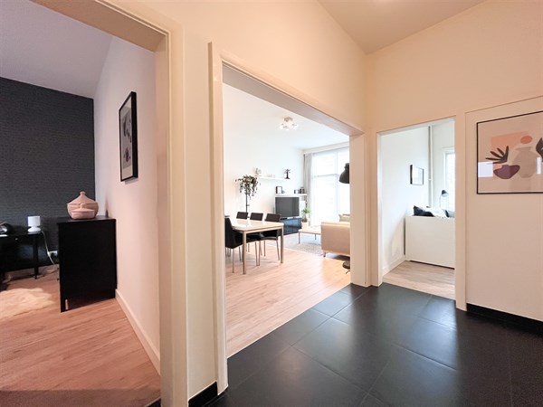 Licht en ruim appartement met hoge plafonds (3,10 m)!