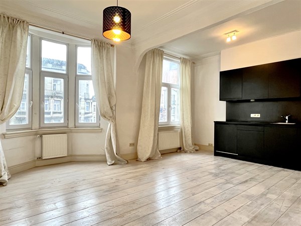 Lichtrijk appartement met 1Instapklaar appartement met 1 slaapkamer en dakterras
