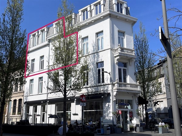 Lichtrijke duplex met gemeenschappelijk dakterras 