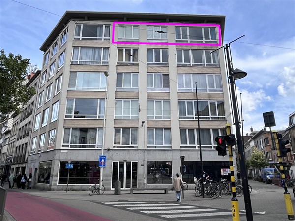 Mooi 2 slaapkamer appartement met veel lichtinval!