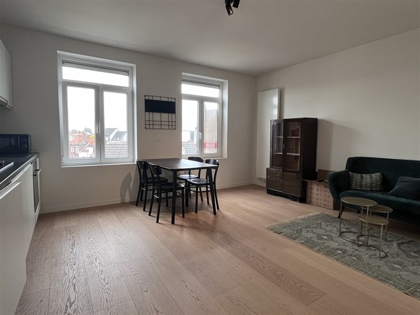 Gemeubeld appartement gelegen op de bovenste verdieping 