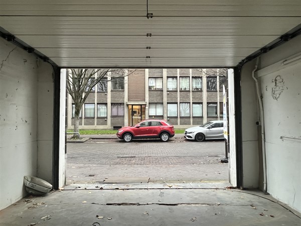 Opslagruimte en/of garage 2 auto's!