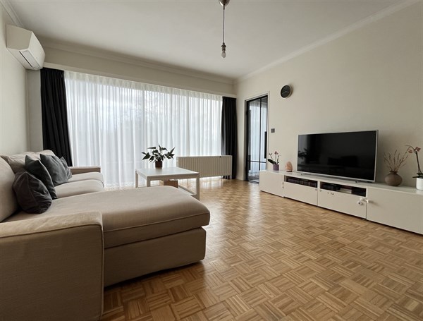 Instapklaar 2 slaapkamer appartement + autostaanplaats