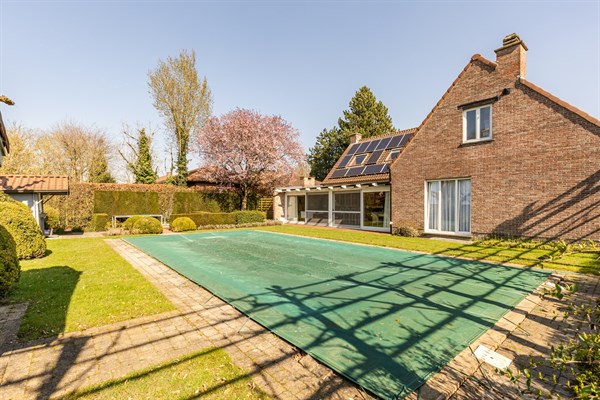 Instapklare woning met ruime veranda en zuidgerichte tuin!