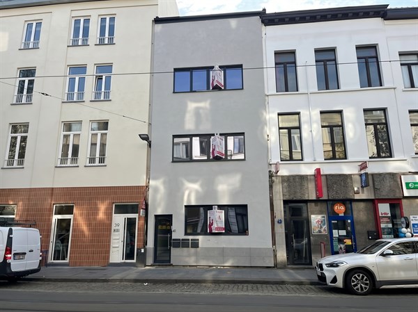 Opbrengsteigendom met 3 appartementen gelegen op het Zuid
