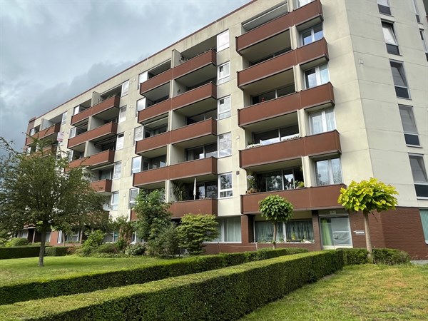 Appartement met terras en autostaanplaats