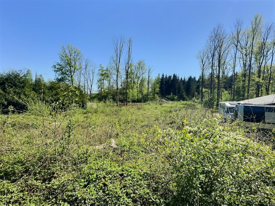 Terrain avec accès par 2 rues