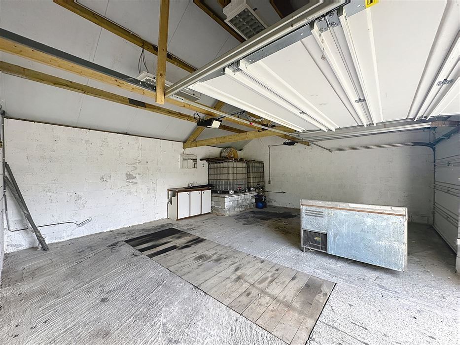 Maison avec 3 garages indépendants