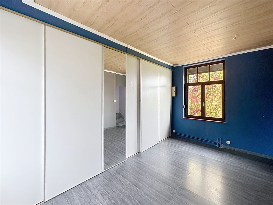 Maison avec 3 garages indépendants