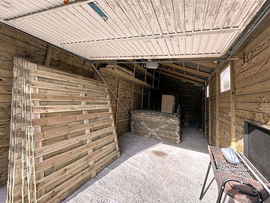 Maison avec 3 garages indépendants