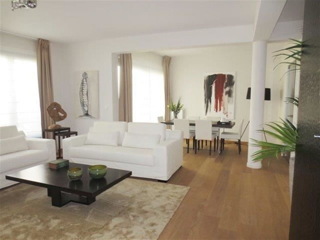 Foto 2 : Gemeubelde appartement te 1000 BRUXELLES (België) - Prijs € 1.850