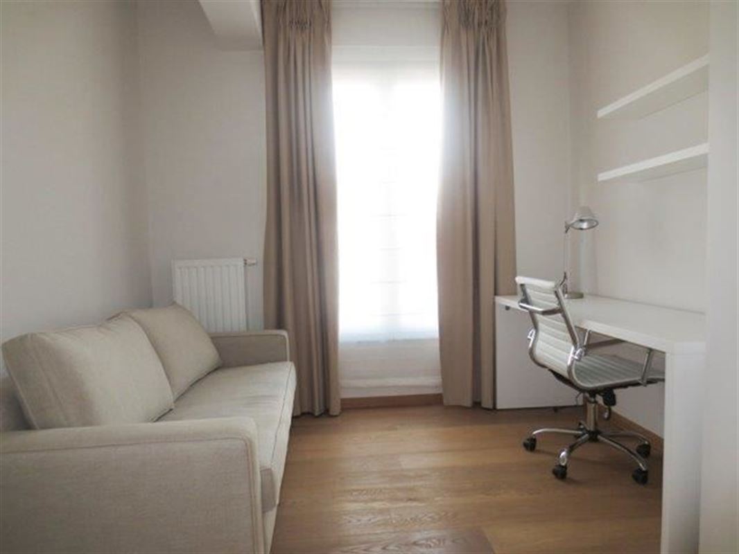 Foto 7 : Gemeubelde appartement te 1000 BRUXELLES (België) - Prijs € 1.850