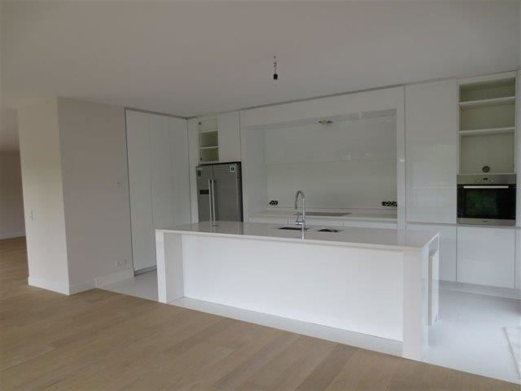 Image 4 : Appartement à 1180 UCCLE (Belgique) - Prix 4.700 €